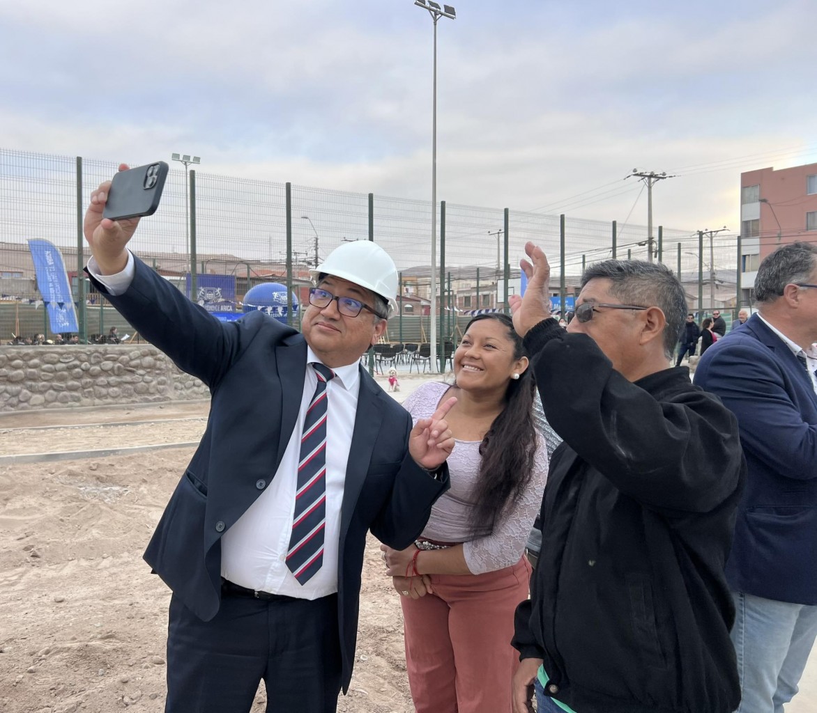 selfie gobernador (s) junto a dirigentes.jpg